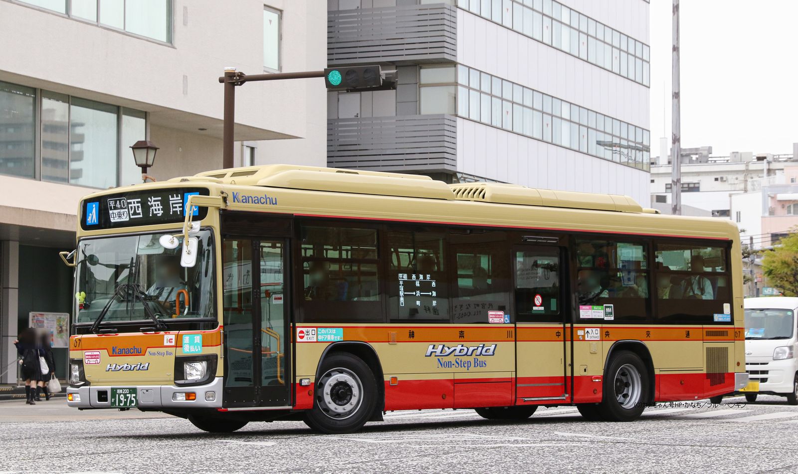 日野大型車2-神奈中バス(カナちゃん号HP)